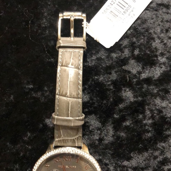 Michael Kors Rose Gold Oval Watch - Picture 6 of 6